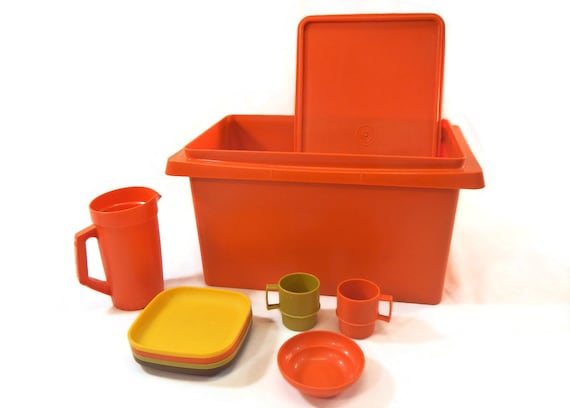 Vintage Children's Tupperware Play Set 4 Plates, 2 Mugs, Bowl