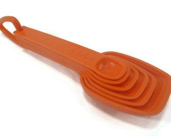 Vintage Tupperware Measuring Spoons - set of 6, orange, ring - T tablespoon, t teaspoon, kitchen, baking, cooking, plastic, nesting, 1/8 tsp