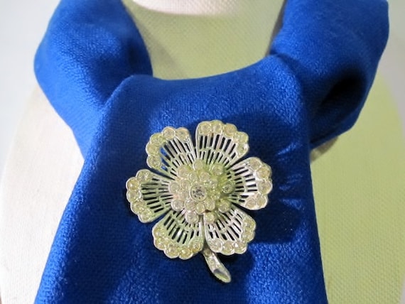 Vintage Rhinestone Flower Brooch Pin - clear, sil… - image 1