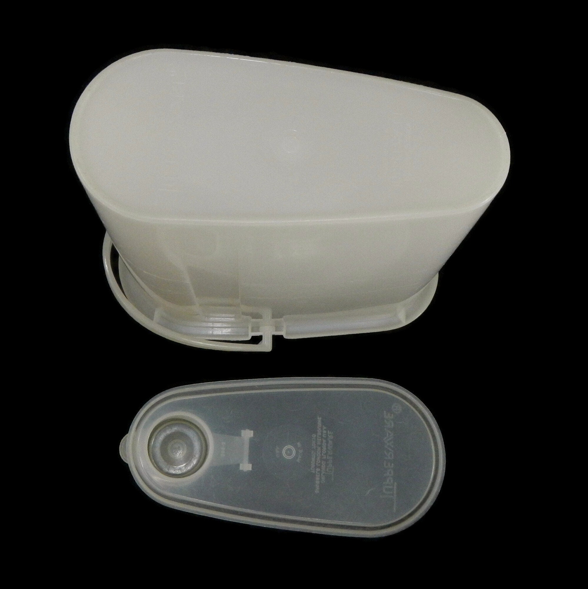 タッパーウェア　2点セット Amazon.com: Tupperware Classic Mix-N-Store Pitcher Set in