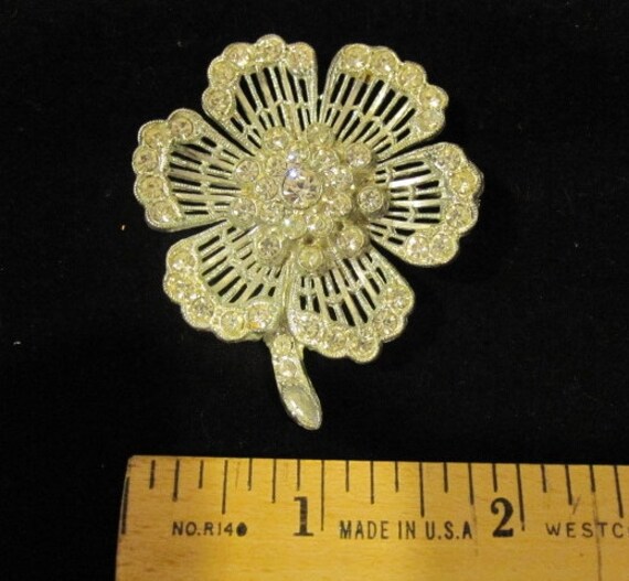 Vintage Rhinestone Flower Brooch Pin - clear, sil… - image 4