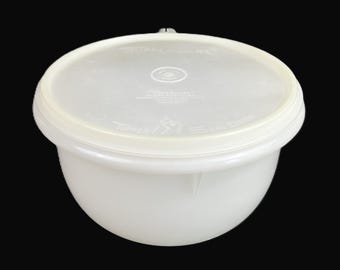 Vintage Tupperware Medium Mixing Bowl, Lid- #271, sheer ice, Tupper lid, 8 cup - kitchenware, kitchen storage, baking, replacement, classic