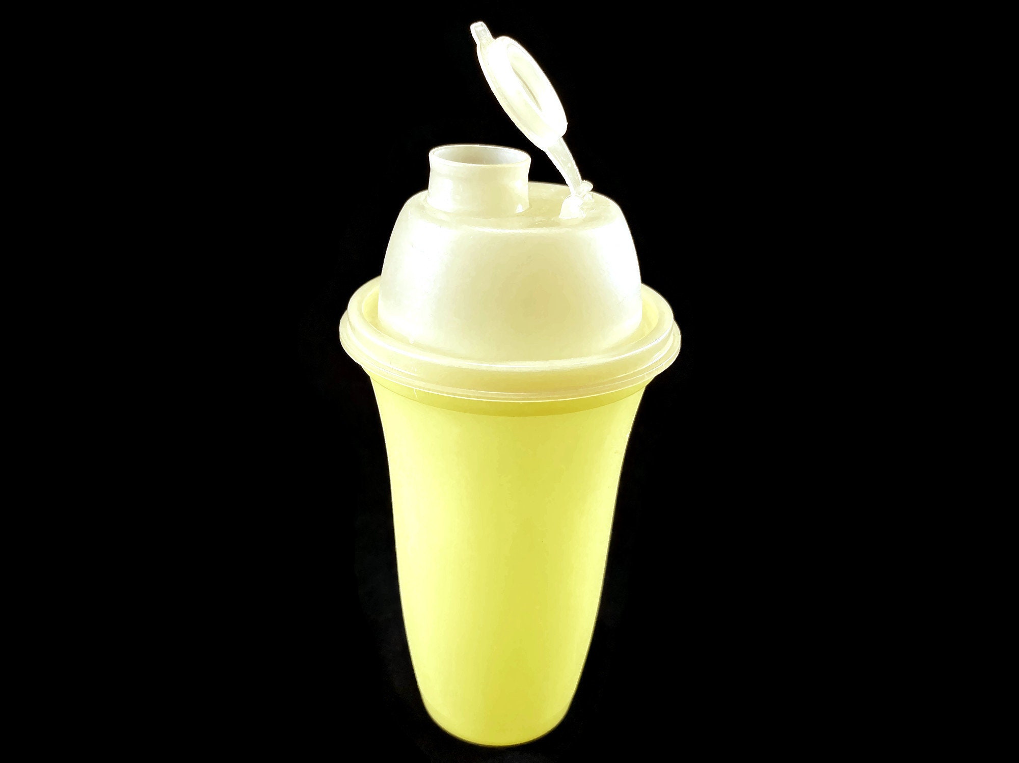 Tupperware 16 Oz Quick Shake Gravy Shaker Blender Bottle 844 