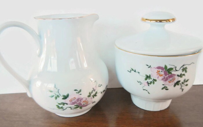 Vintage Creamer and Sugar - Henneberg Porzellan 1777 - made in German Democratic Republic - collectible, china, porcelain, serving, floral