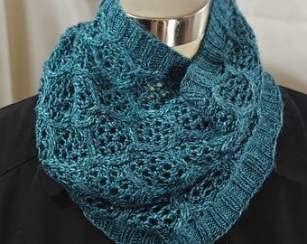 Chain Link Cowl Knitting Pattern