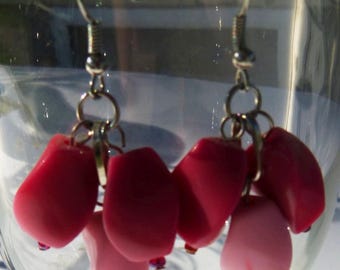 Boucles d'oreilles rose clair et rose foncé / Boucles d'oreilles roses faites main / Boucles d'oreilles pendantes roses à perles / Boucles d'oreilles pendantes roses / Boucles d'oreilles à perles