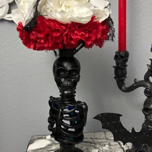 Changing Light Red and White Flower Skeleton Stand