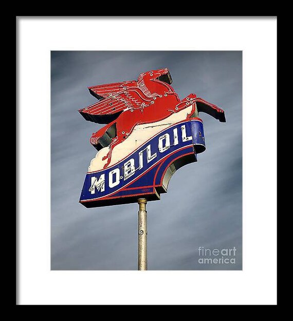 昭和レトロ　非売品　ヴィンテージ　Mobil 1 モビールワン　電飾看板 Mobil Oil Pegasus Neon Sign Print: Retro Roadside Americana - Etsy