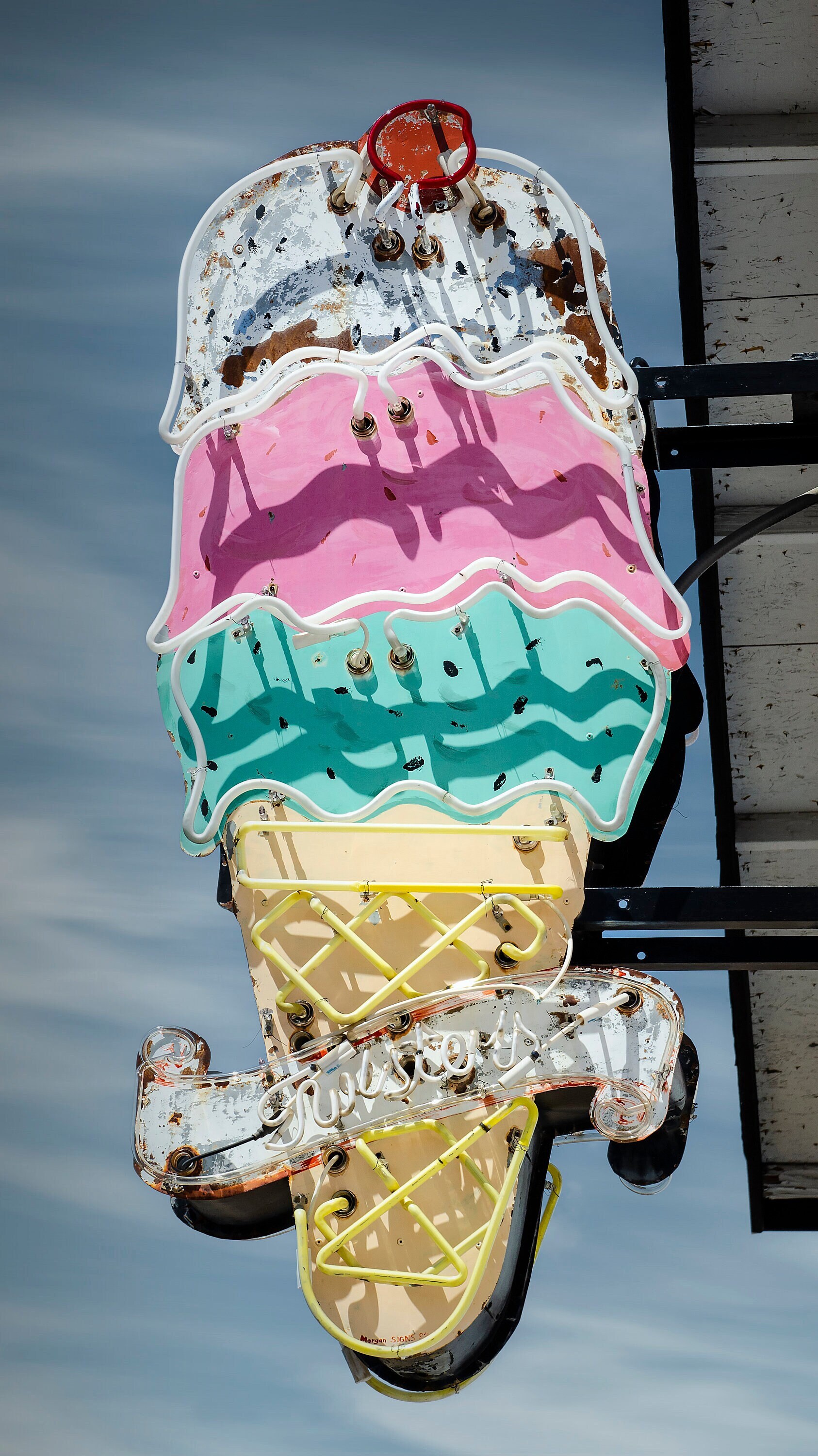 Twisters Ice Cream Bar Retro Roadside Diner Restaurant Vintage Neon