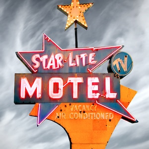 Star Lite Motel Neon Sign: Retro Roadside Americana Decor