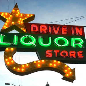 Liquor Store,  Vintage Retro, Roadside Neon Sign, Vintage Retro Neon Sign