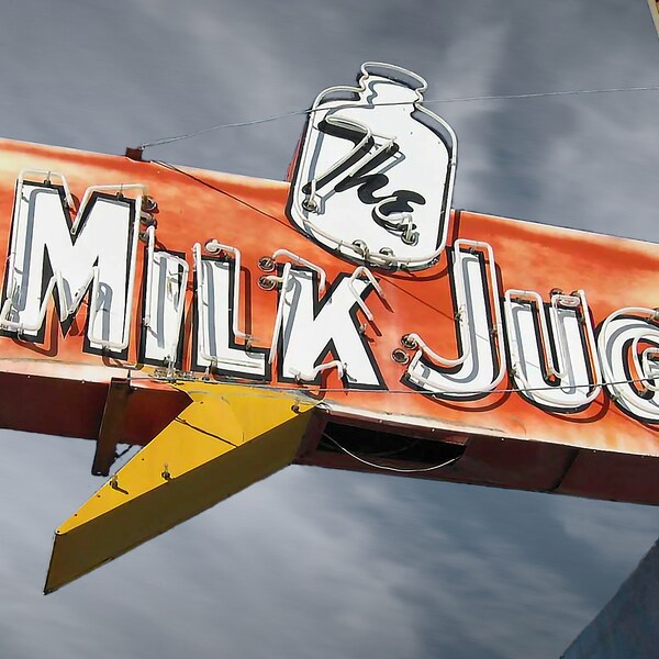 Milk Jug | Bar Retro Roadside Diner Restaurant | Vintage Neon Advertising Sign | Restaurant Décor | Hotel Décor