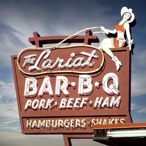 The Lariat BBQ Retro Roadside Diner Restaurant Vintage Neon Sign | Restaurant Décor | Hotel Décor