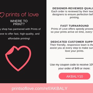 Puede incluir: Un gr&aacute;fico de coraz&oacute;n rosa con el texto "prints of love" y "Where to Print?"  Mi tienda se ha asociado con Prints of Love para ofrecer impresi&oacute;n r&aacute;pida, de alta calidad y asequible.  El texto "DESIGNER-REVIEWED QUALITY"  "Cada pedido es revisado por su equipo de dise&ntilde;adores para garantizar la perfecci&oacute;n antes de la impresi&oacute;n."  "FAST TURNAROUND"  "Prints of Love ofrece un procesamiento r&aacute;pido para que sus impresiones lleguen a tiempo, siempre."  "DEDICATED CUSTOMER SUPPORT"  "Su equipo amable y receptivo est&aacute; ah&iacute; para ayudarlo en cada paso para asegurarse de que le encanten sus impresiones."  "Utilice mi c&oacute;digo de cup&oacute;n para recibir un 10% de descuento en su pedido de 49 &euro; o m&aacute;s: AKBALY10"  "printsoflove.com/ref/AKBALY"