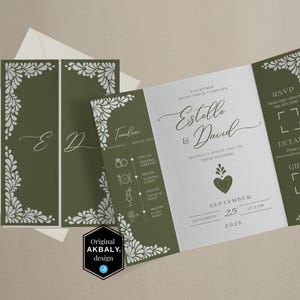 Puede incluir: Invitación de boda verde con detalles florales blancos. La invitación presenta los nombres de la pareja, "Estelle & David", la fecha "25 de septiembre de 2023" y la hora "A las 4:00 PM".