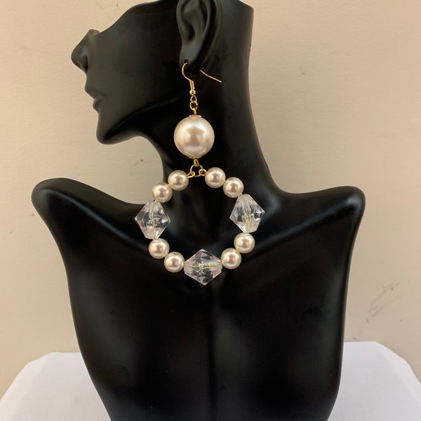 Pearl Galore, mariée, occasion spéciale, cadeaux pour elle, boucles d'oreilles tendance.