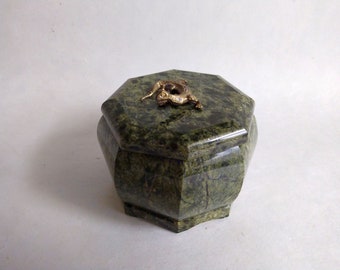 Vintage Natural Stone Serpentine Trinket Box with Lizard on Top USSR