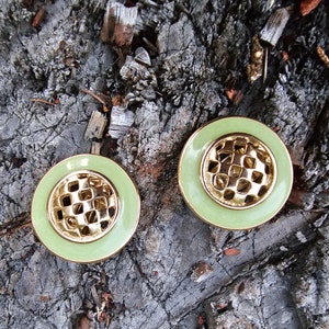 Vintage ** 90s ** Green Enamel ** Round ** Gold Tone ** Clip On ** Earrings ** Diamond Pattern