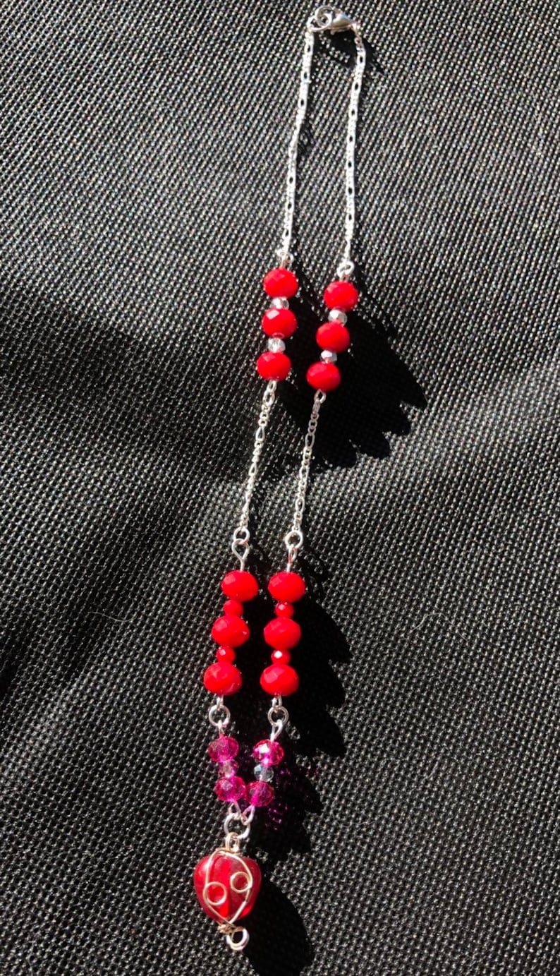 Red and pink Valentine\u2019s Day glass faceted beaded chain necklace