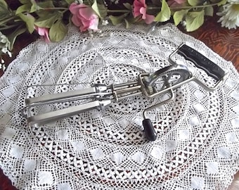 Vintage Utensil, Farmhouse Kitchen Utensil, Rustic Farmhouse Utensil, Vintage Egg Beater, Vintage Hand Mixer, Camper Accessory, Hand Mixer