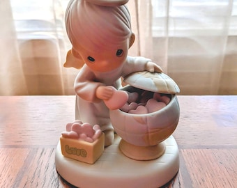 Precious Moments Figurine: What The World Needs Is Love, Enesco 531065