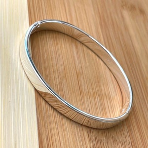 Solid Silver Bangle, Chunky Silver Bracelet for Women, Hinged Bracelet, Oval Bangle Silver, Small Wrist Bangle, Plain Silver Bangle Gift