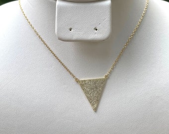 Gold Triangle Pendant Necklace, Minimalist Necklace, Geometric Necklace, Triangle Jewel, Dainty Charm Necklace, Christmas Gift, Gold Vermeil