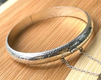 Sterling Silver Bangle Bracelet, Bracelet with Safety Chain, Stackable Bangle, Hinged Bracelet 5mm 7mm 9mm, Gift for Mom, Christmas Gift