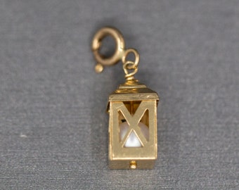 Charm lanterne amovible avec perle à l'intérieur en or jaune 14 carats