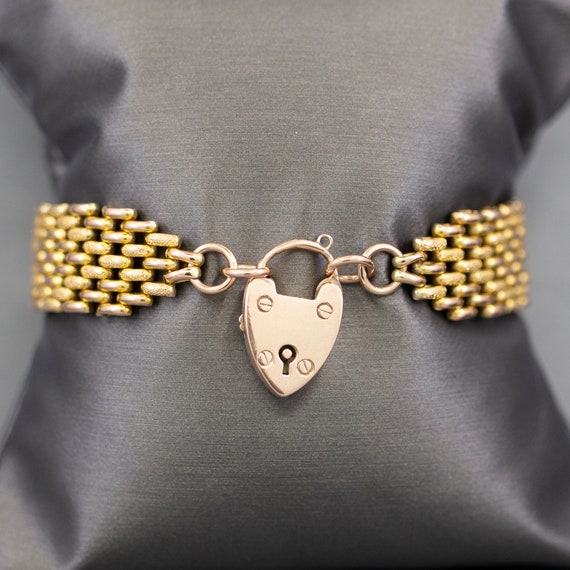 Victorian Heart Padlock Gate Link Bracelet in 9k … - image 1
