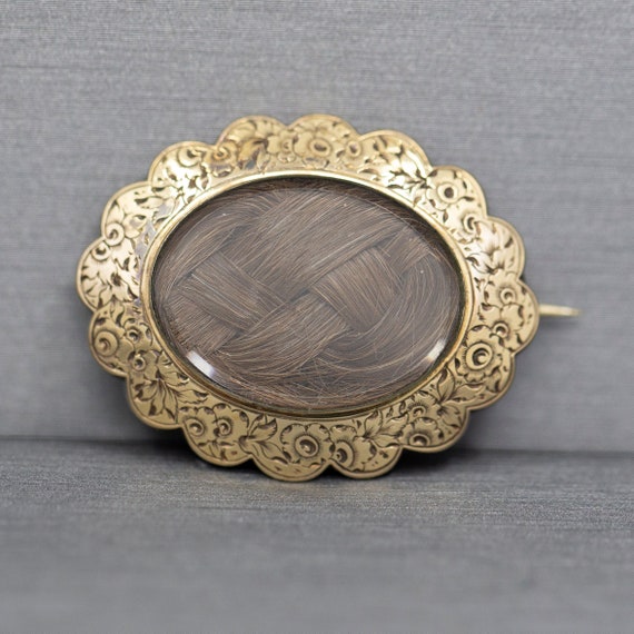 Victorian Braided Hair Brooch in 14k Yellow Gold Engraved Frame