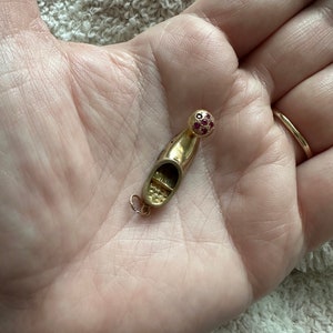 Vintage Turkish Shoe Sabah Slipper Nalins Charm in 18k Yellow Gold with Rubies
