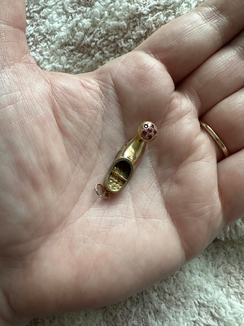 Vintage Turkish Shoe Sabah Slipper Nalins Charm in 18k Yellow Gold with Rubies