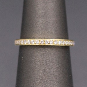 2,2 mm diamanten eeuwigheidsbandring in 18k geelgoud, maat 5,5