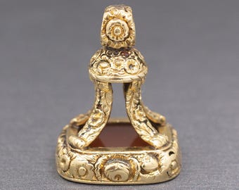 Squisito ciondolo antico vittoriano con corniola intagliata a forma di cervo in oro giallo 14k