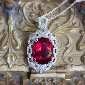 Collana in oro bianco 18 carati con tormalina rossa rubellite e diamanti certificata GIA