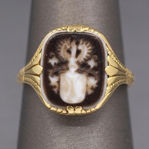 Antique Victorian Hand Carved Hardstone Crest Signet Ring in 14k Yellow Gold
