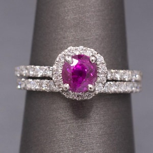 Conjunto de alianças de casamento em platina com rubis e diamantes naturais brilhantes