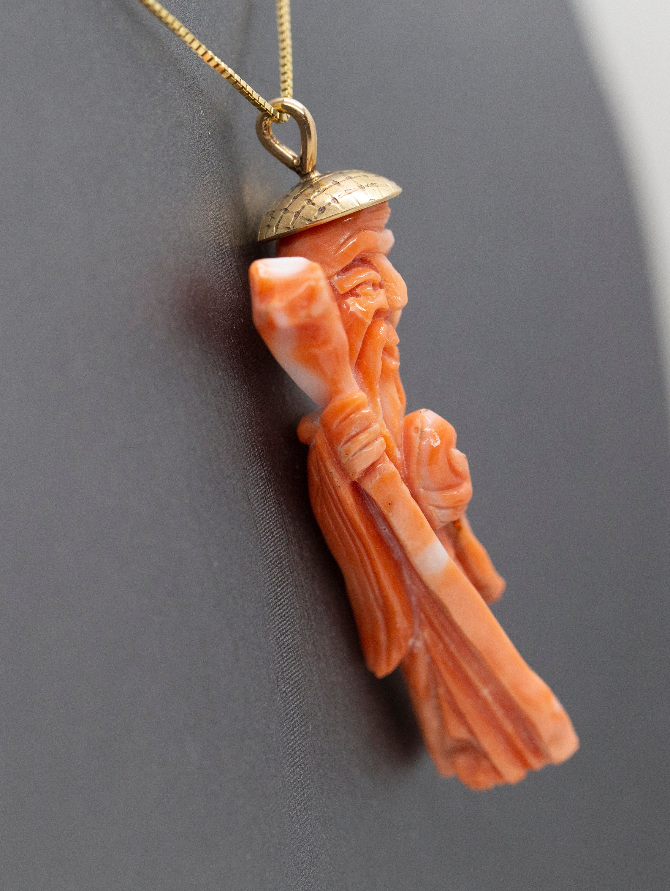 ヴィンテージ彫刻天然珊瑚古代中国の神ペンダントネックレス 14K 