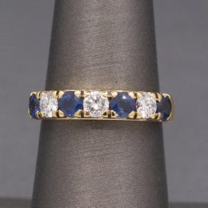 Anillo vintage de oro amarillo de 18 k con zafiro azul y diamantes