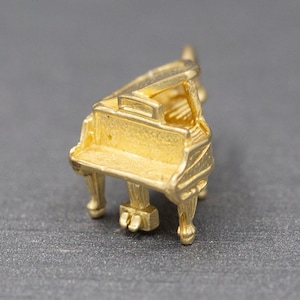 Ciondolo con ciondolo vintage per pianoforte a coda in oro giallo 14k