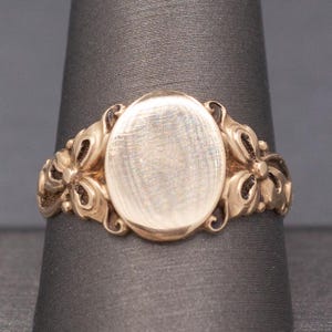 Antique Victorian Blank Signet Ring with Detailed Shoulders in 14k Yellow Gold