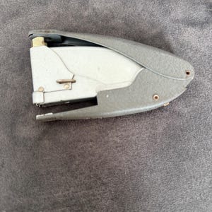 Cucitrice vintage Swingline Tot 50 grigia con scatola di punti metallici, strumento compatto per ufficio retrò
