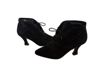 Vintage Endicott Johnson Black Suede Lace-Up Ankle Booties With Kitten Heel