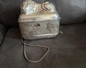 Antique Silver Lion-Shaped Handbag With Intricate Floral Design & Chain Strap