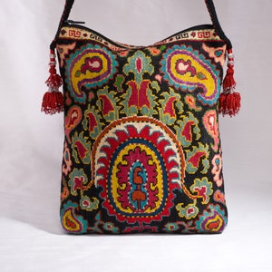 Große gestickte flache Crossbody-Handtasche Ethnische Ikat Festival Seide Petit Point Boho