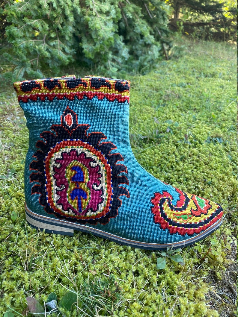 Embroidered Chelsea Booties Size 38 US 8 Silk Petit Point Uzbekistan Boho Festival Tribal Pointed Toe Ethnic Paisley Folk Needlepoint image 1