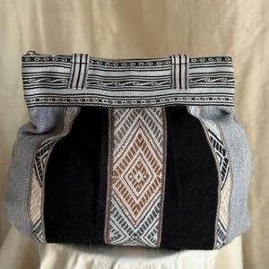 Grau / Schwarze Handtasche Große Tote Peruanische Handgewebte Wolle und Alpaka Streifen w / Intrige Weben Schultergurte Zip Top Volkskunst