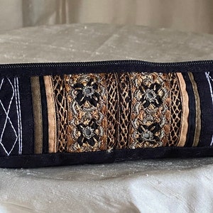 Rabari Handtasche Kleiner Organizer Reißverschluss oben Zylinder Hand bestickte Applikation Brieftasche Geldbeutel ethnische Indien Volkskunst