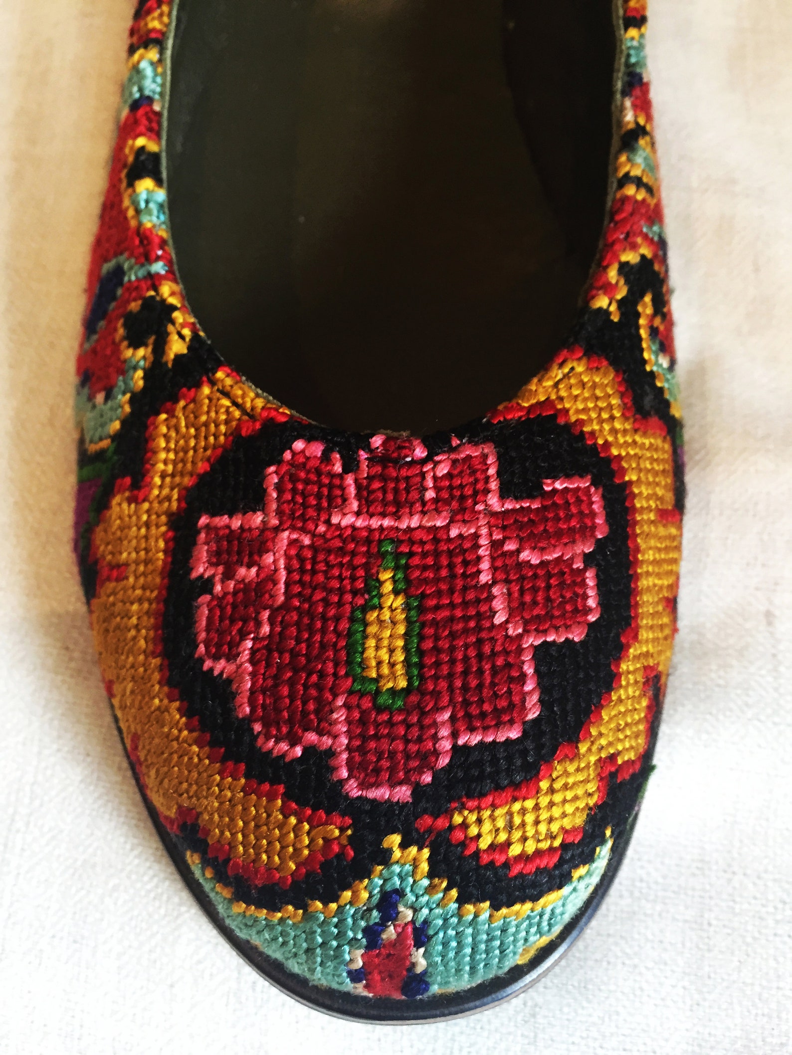 embroidered ballet flats- size 38 (us 7.5) silk petit point uzbekistan boho festival rounded toe slip on needlepoint paisley flo